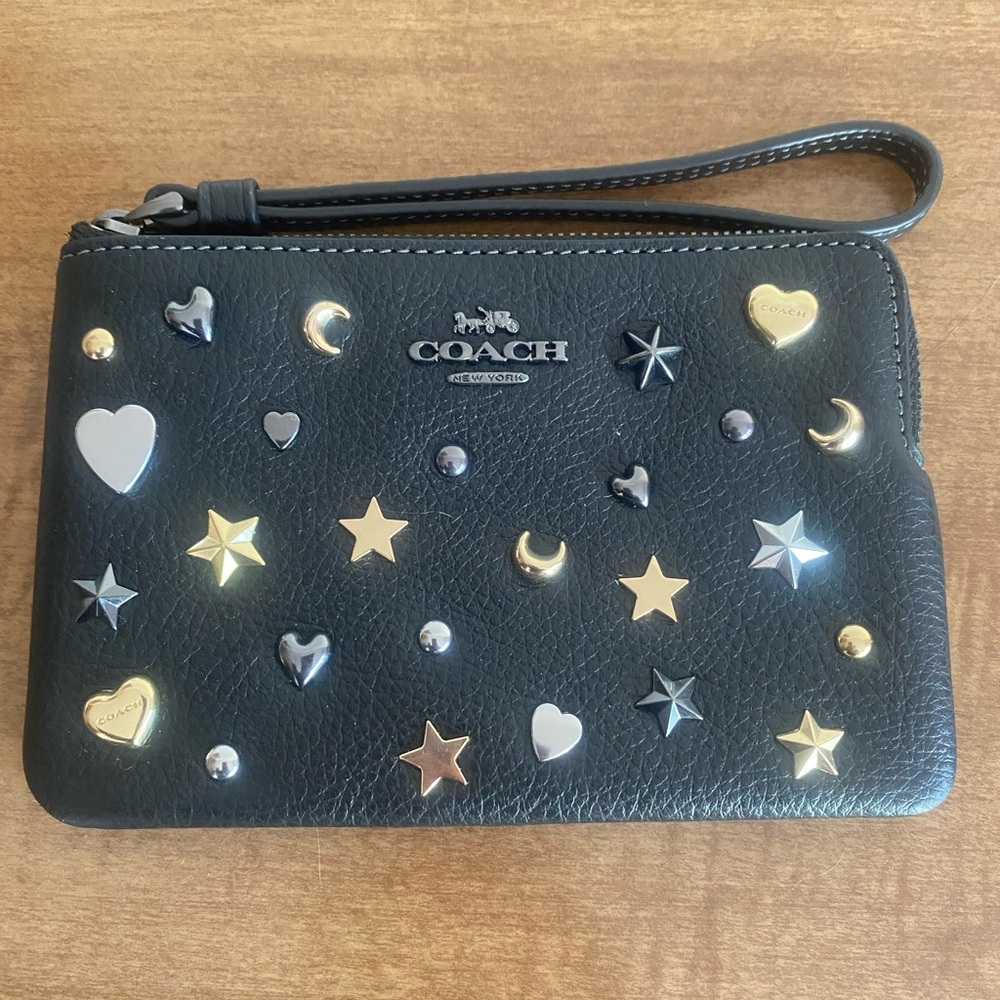 NWT Coach Black Pebbled LeatherWristlet with Rivets - Picture 4 of 6